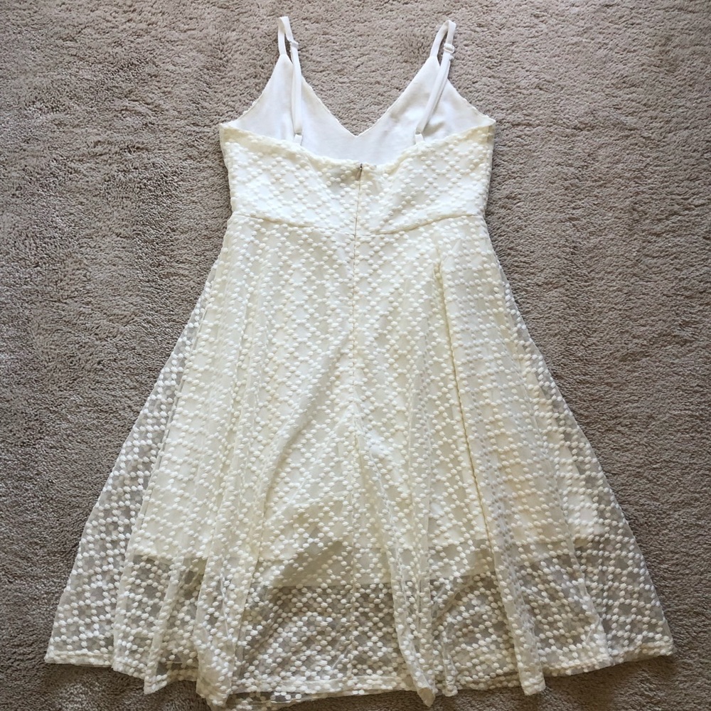 Gorgeous dress with sheer overlay - Picture 3 of 3